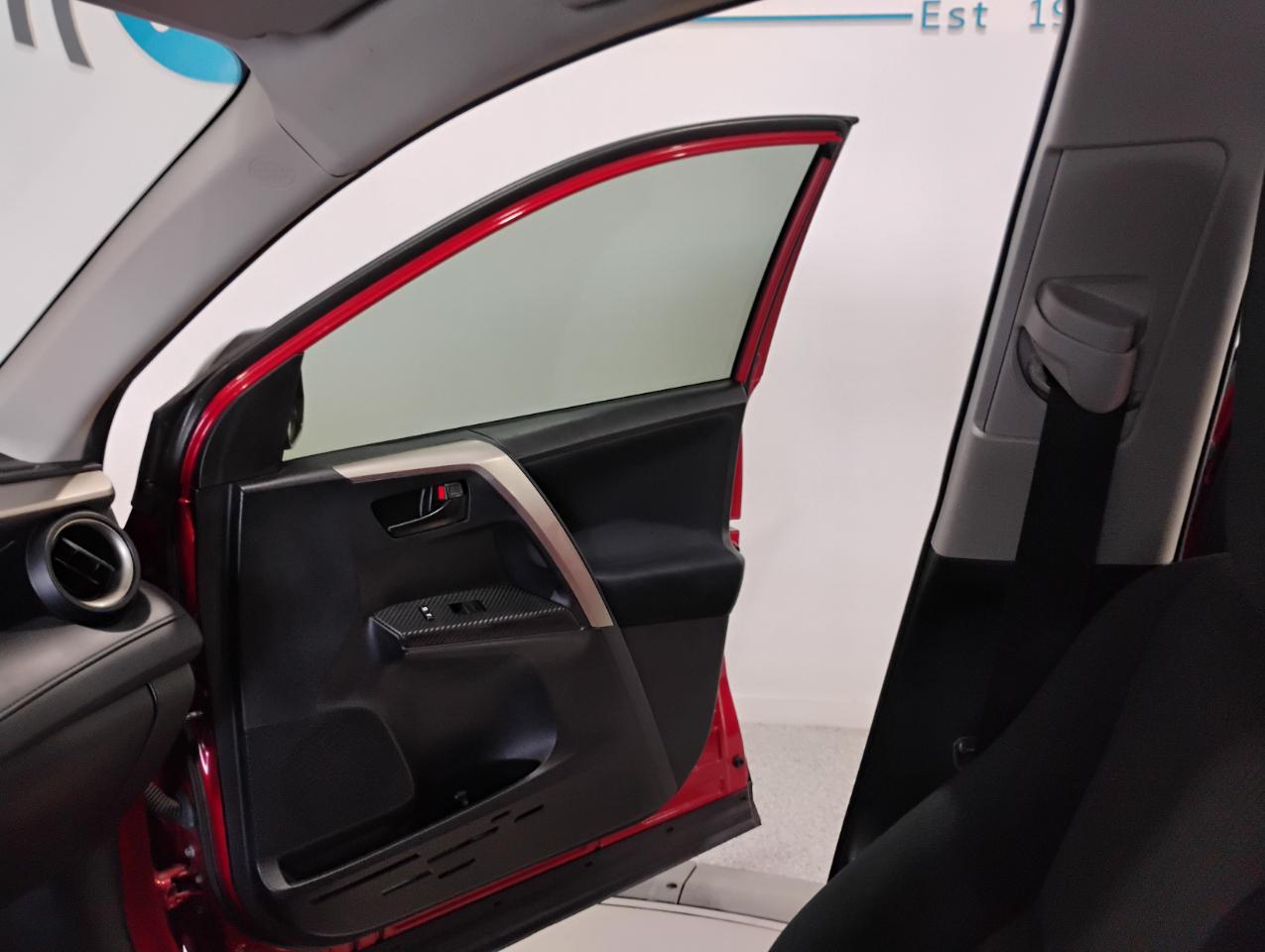 Toyota RAV4 LE FWD 2015