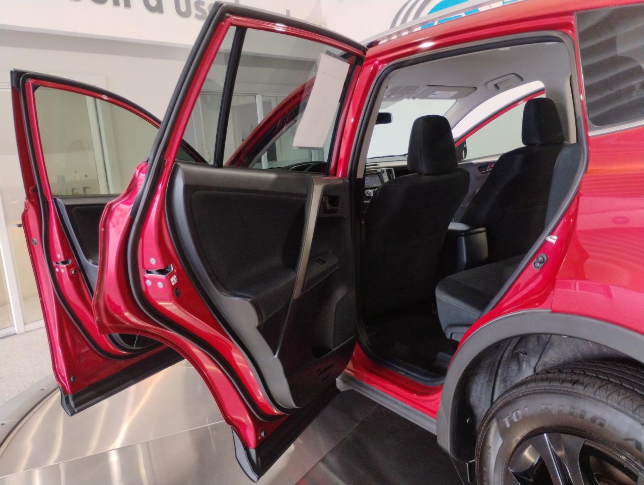 Toyota RAV4 LE FWD 2015