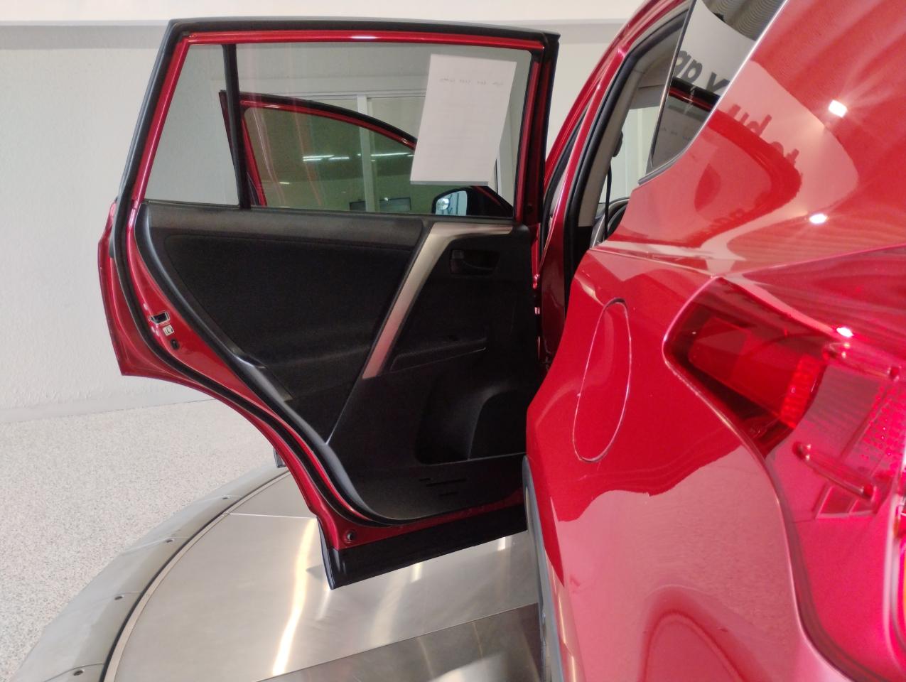 Toyota RAV4 LE FWD 2015