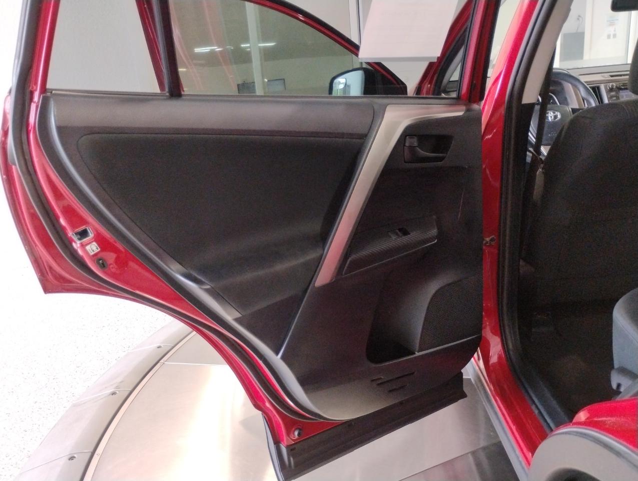 Toyota RAV4 LE FWD 2015