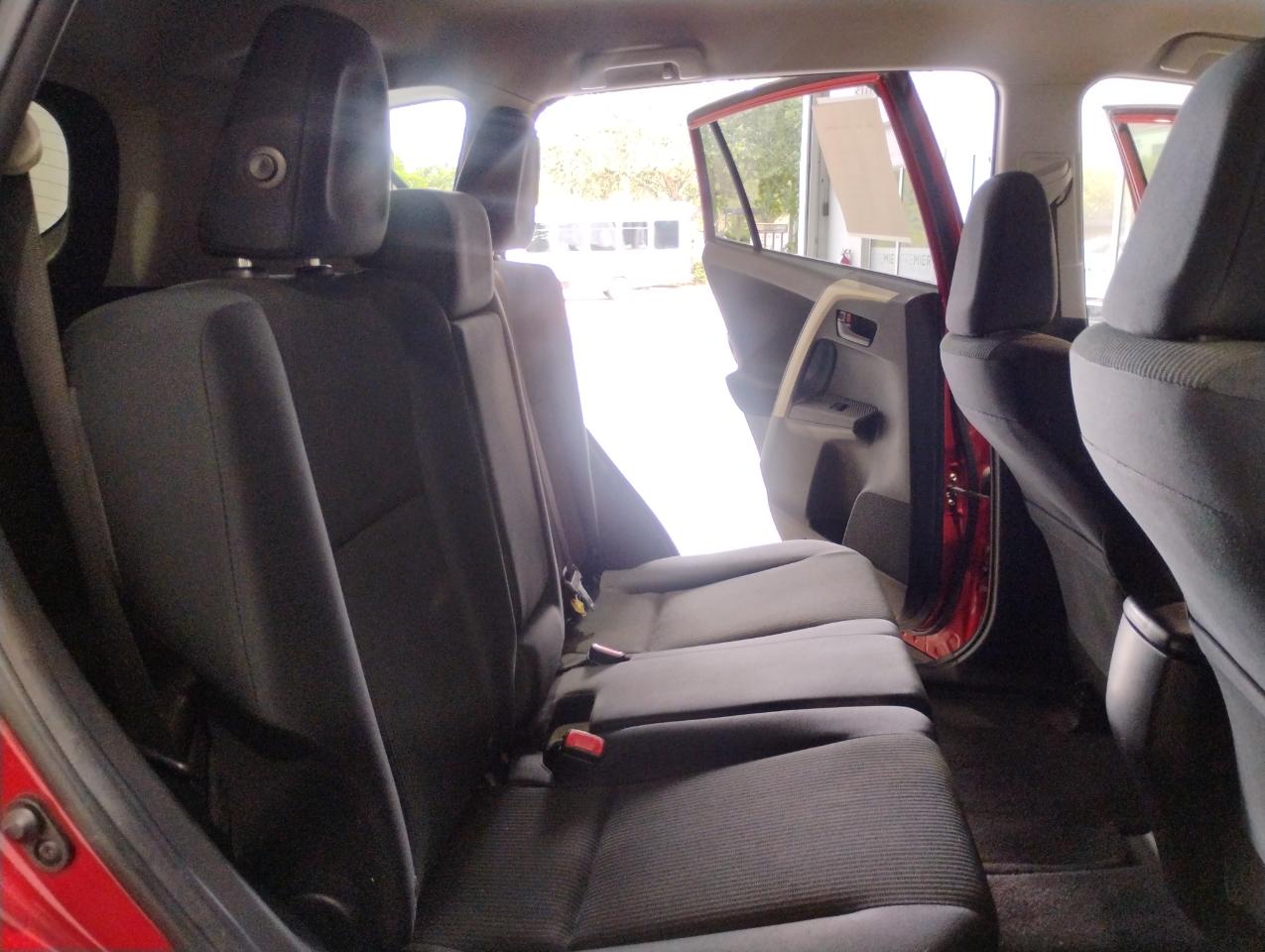 Toyota RAV4 LE FWD 2015