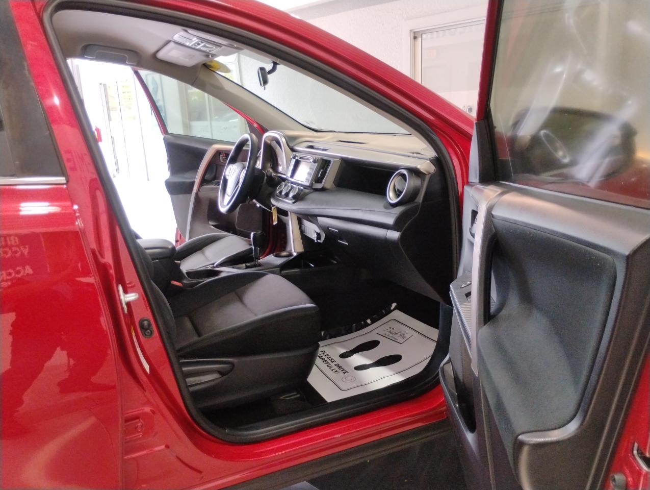 Toyota RAV4 LE FWD 2015