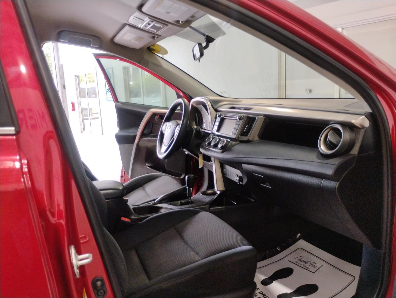Toyota RAV4 LE FWD 2015
