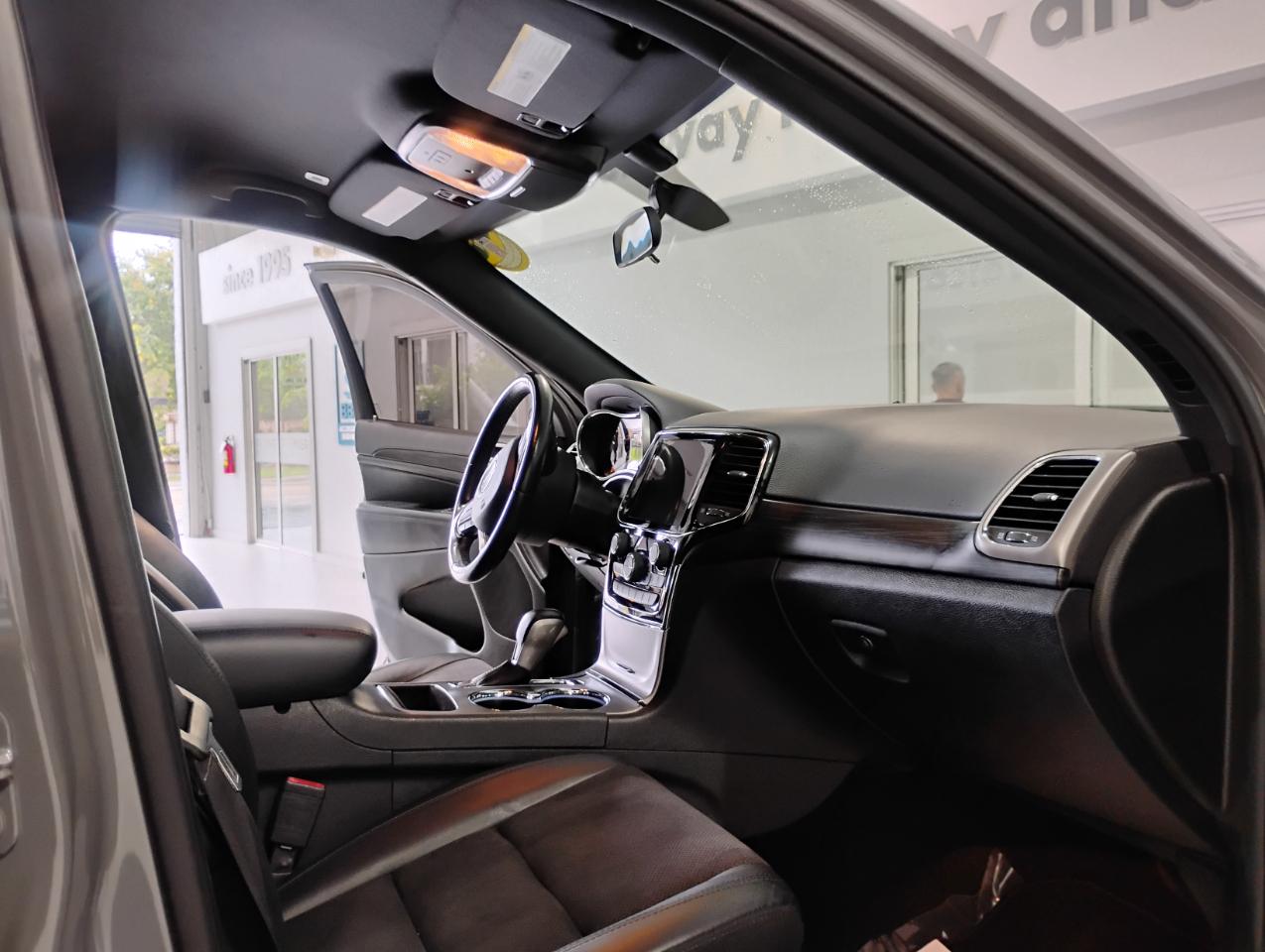 Jeep Grand Cherokee Laredo E 2WD 2021