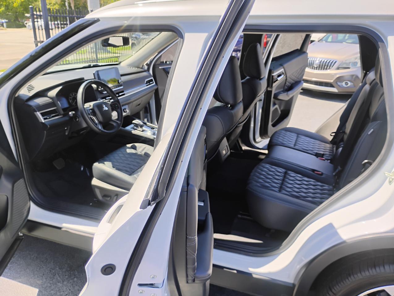 Mitsubishi Outlander SEL 2WD 2022