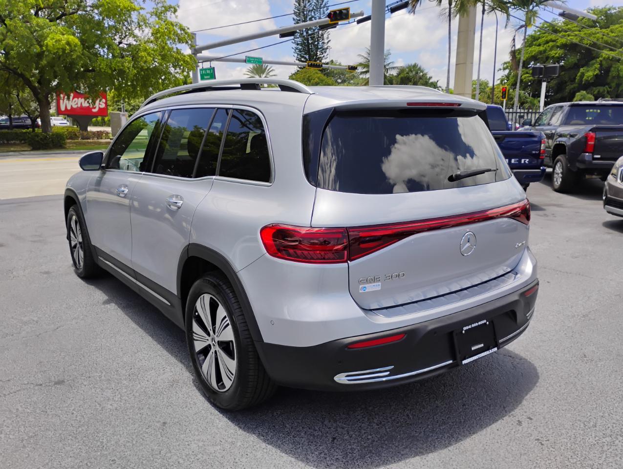 Mercedes-Benz EQB EQB 300 2024