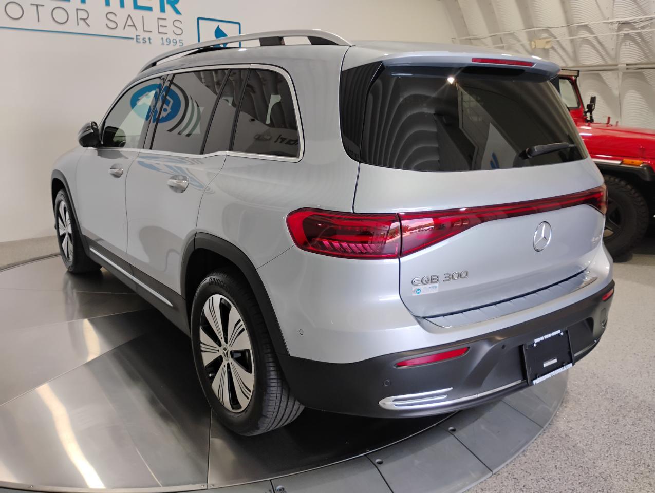 Mercedes-Benz EQB EQB 300 2024