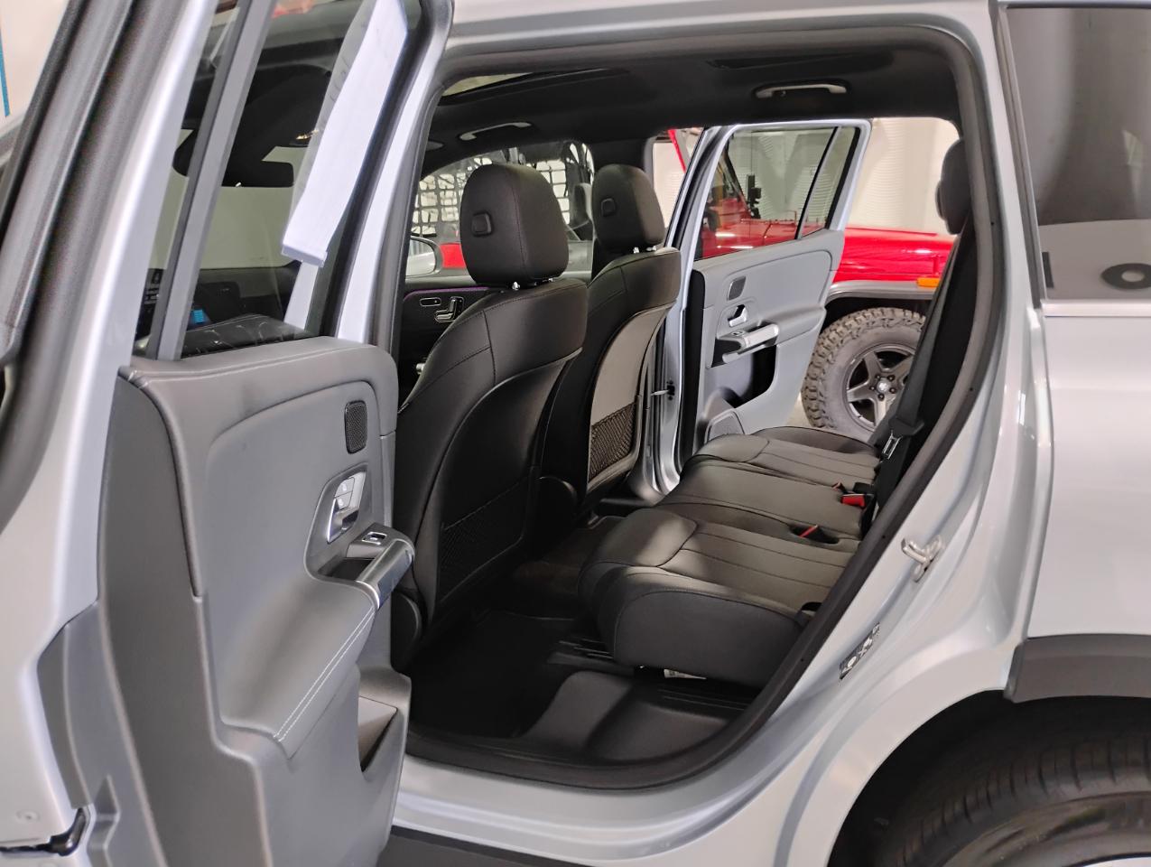 Mercedes-Benz EQB EQB 300 2024
