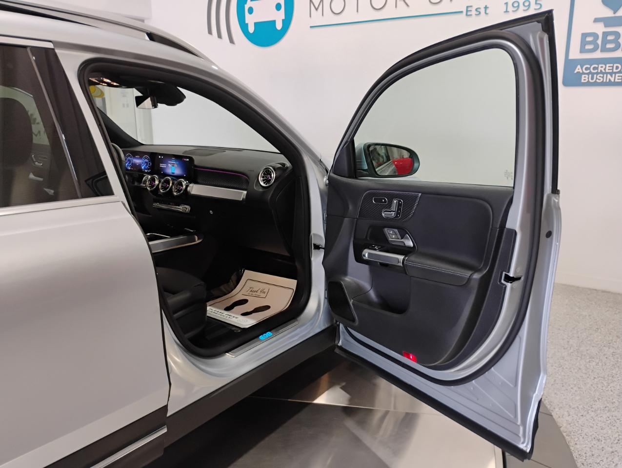 Mercedes-Benz EQB EQB 300 2024