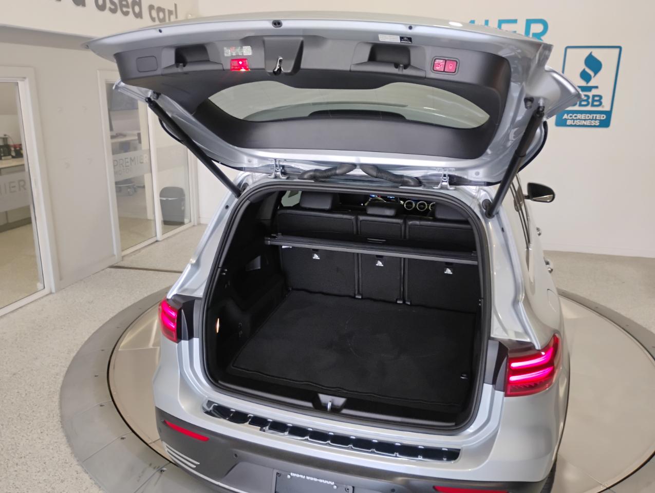 Mercedes-Benz EQB EQB 300 2024