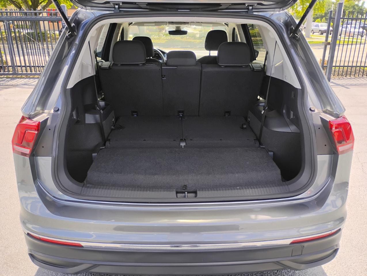 Volkswagen Tiguan S 2024