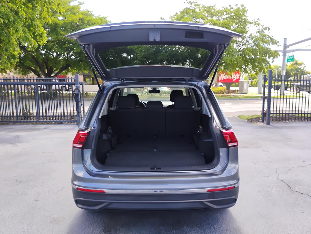 Volkswagen Tiguan S 2024