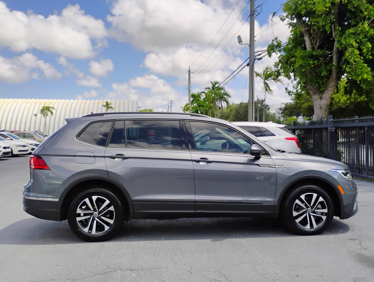 Volkswagen Tiguan S 2024
