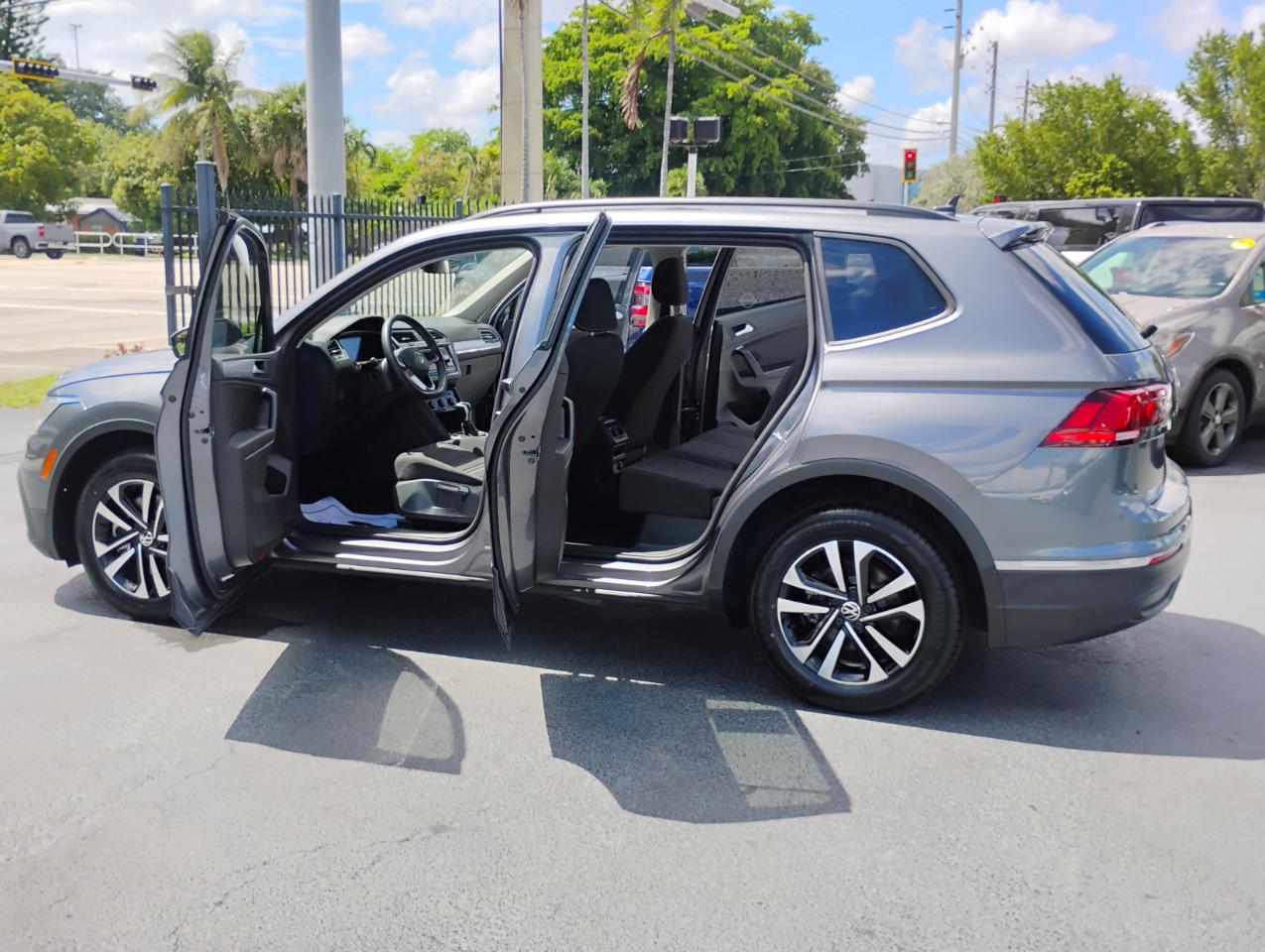 Volkswagen Tiguan S 2024