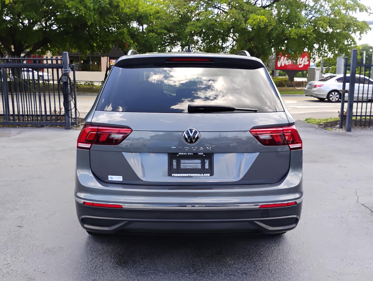 Volkswagen Tiguan S 2024