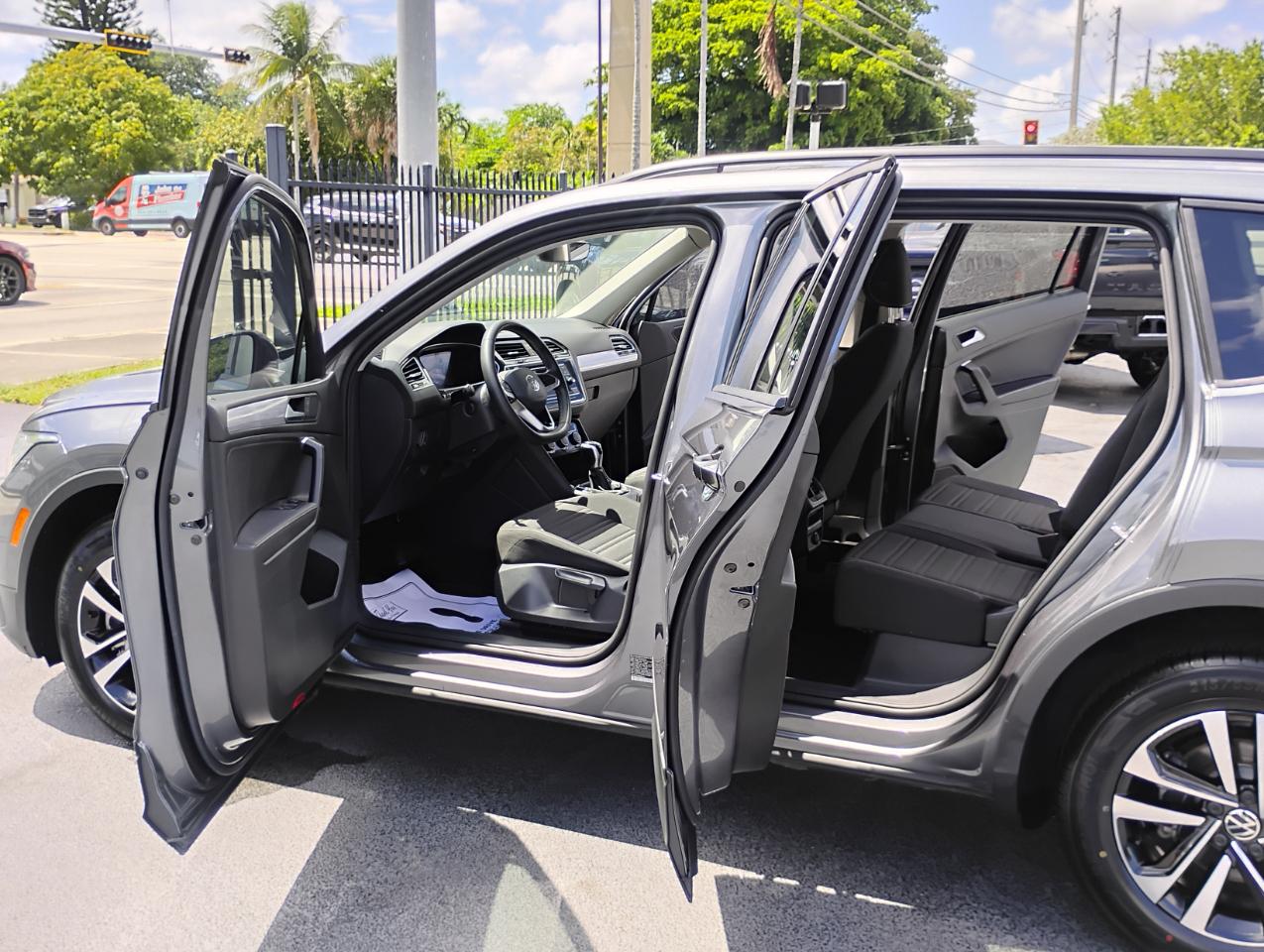 Volkswagen Tiguan S 2024
