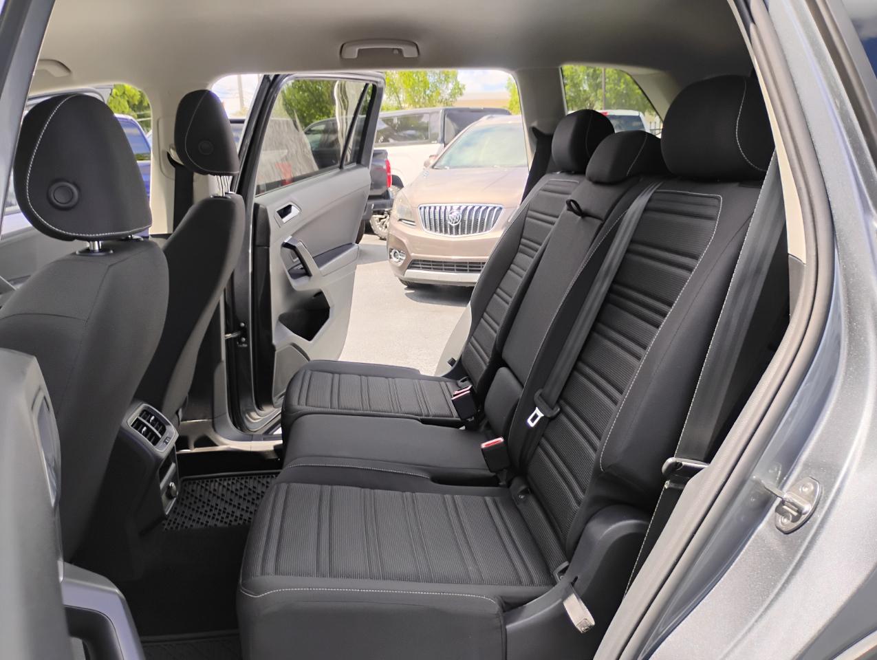 Volkswagen Tiguan S 2024