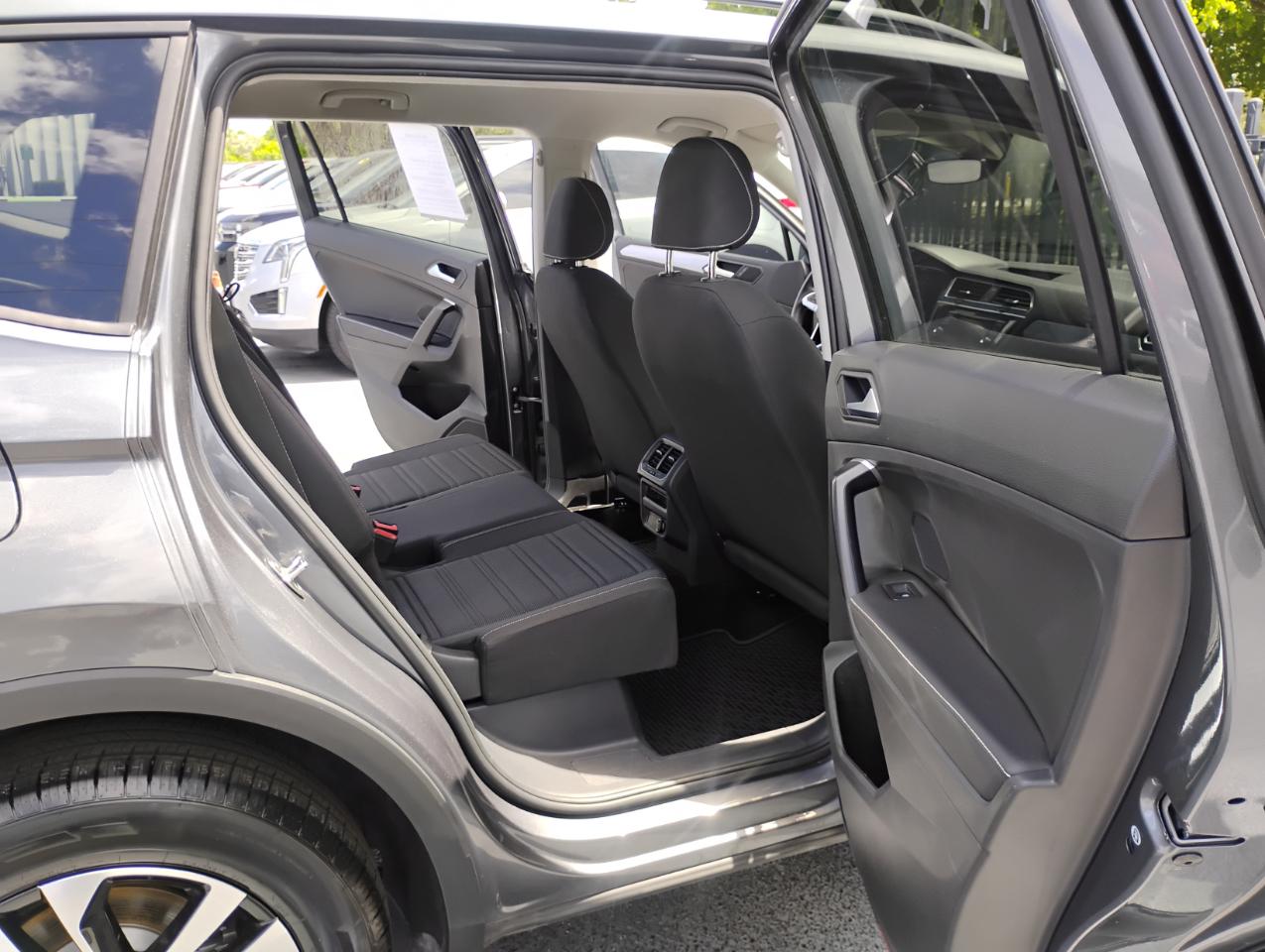 Volkswagen Tiguan S 2024