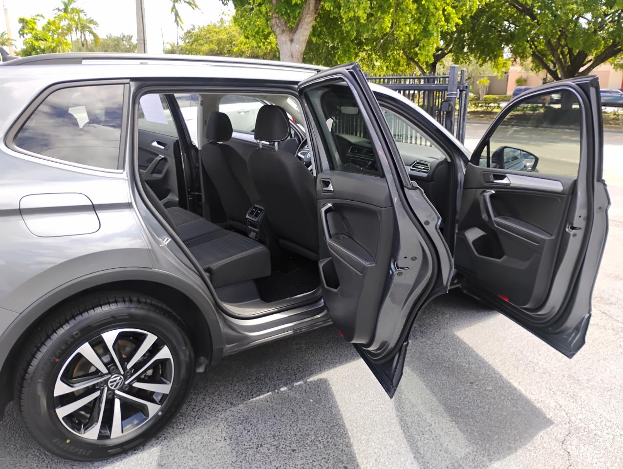 Volkswagen Tiguan S 2024