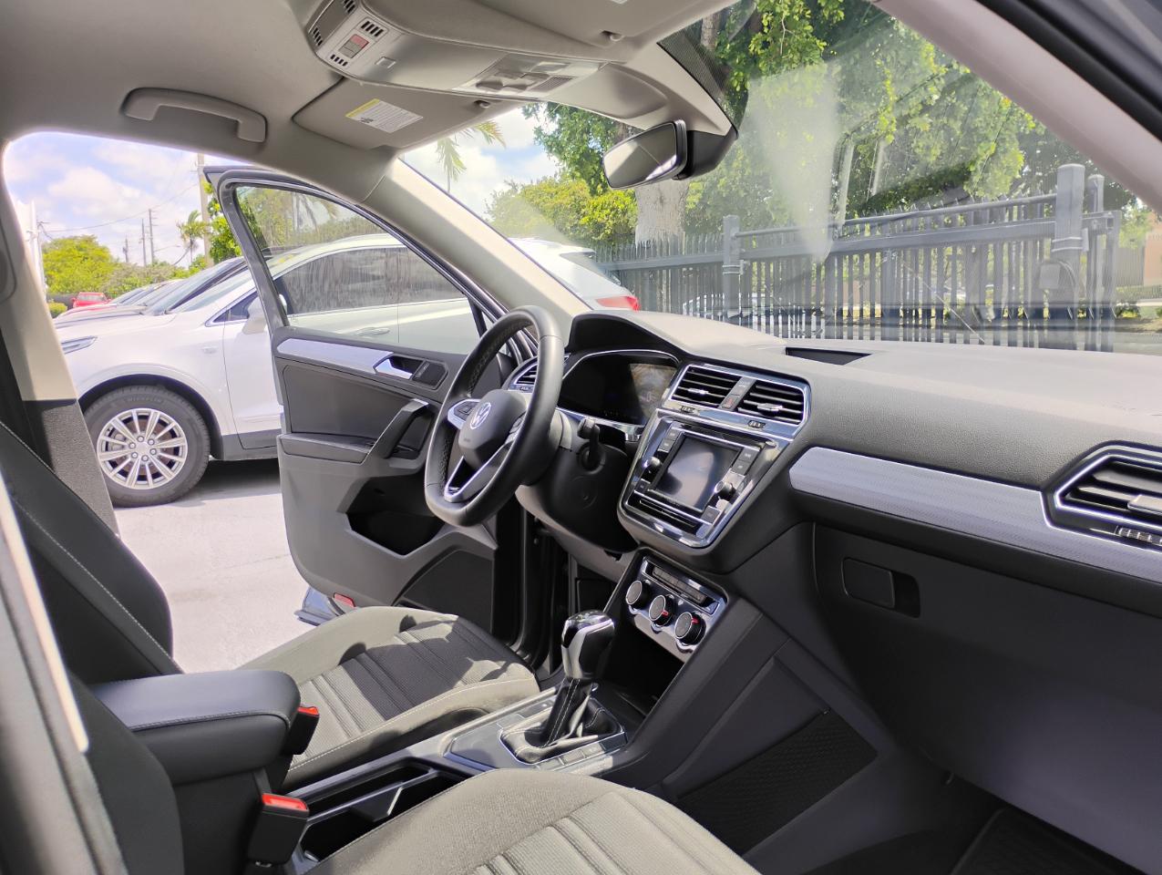 Volkswagen Tiguan S 2024