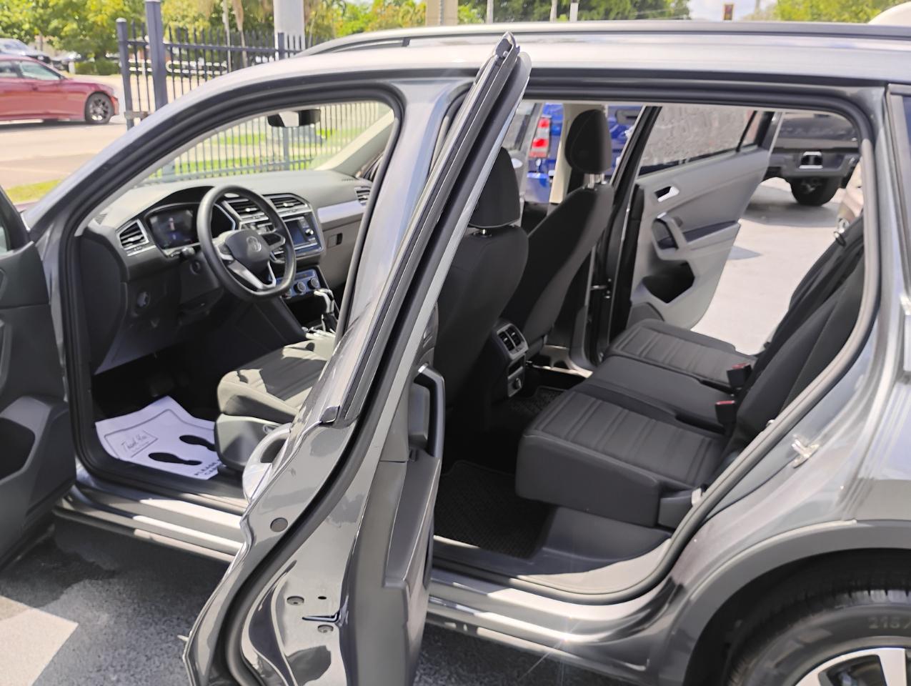 Volkswagen Tiguan S 2024