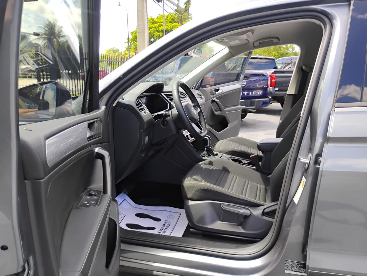 Volkswagen Tiguan S 2024