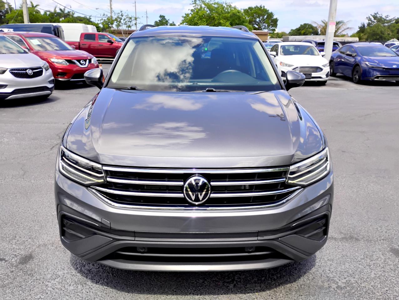 Volkswagen Tiguan S 2024
