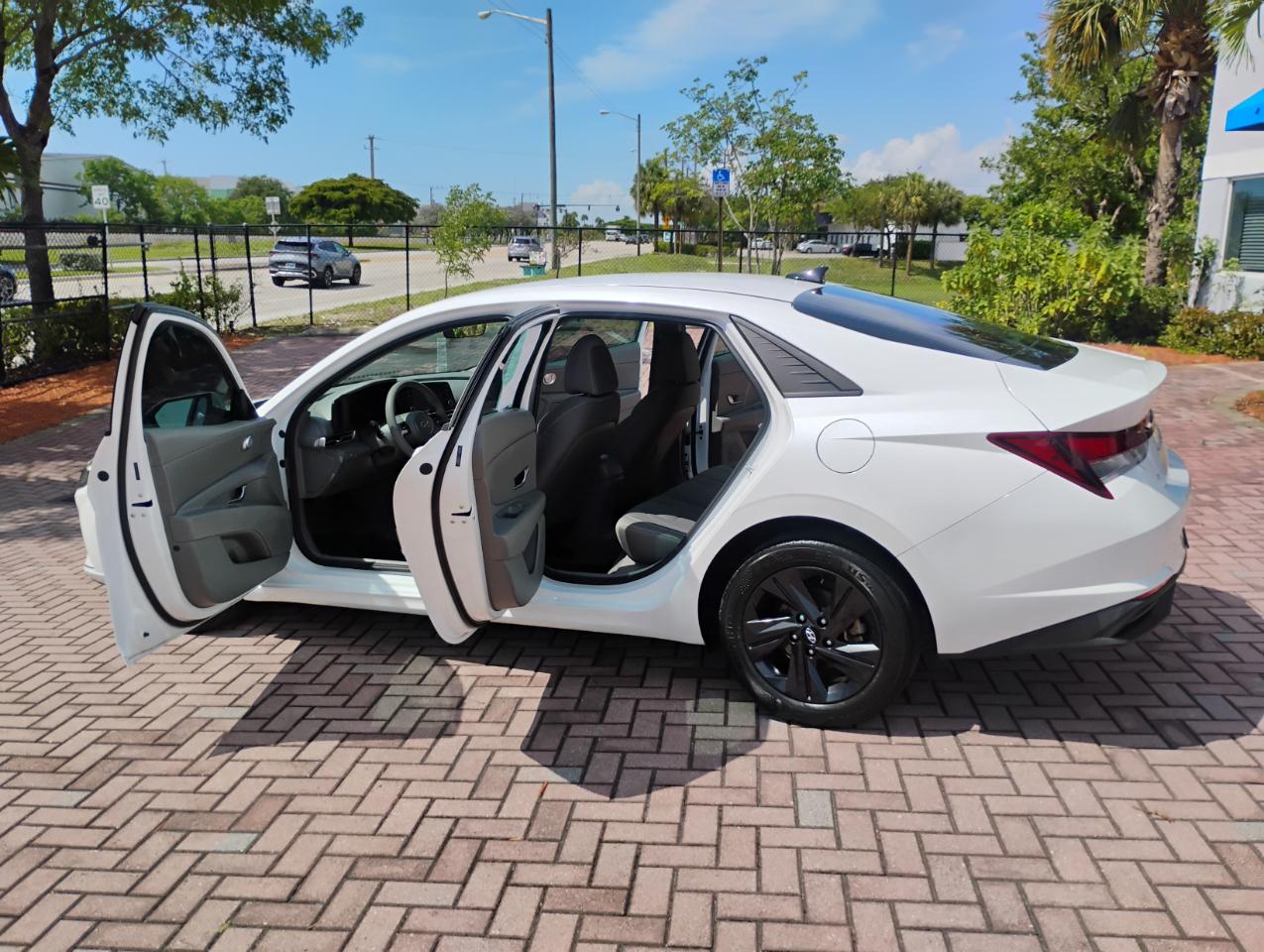 Hyundai Elantra SEL 2023