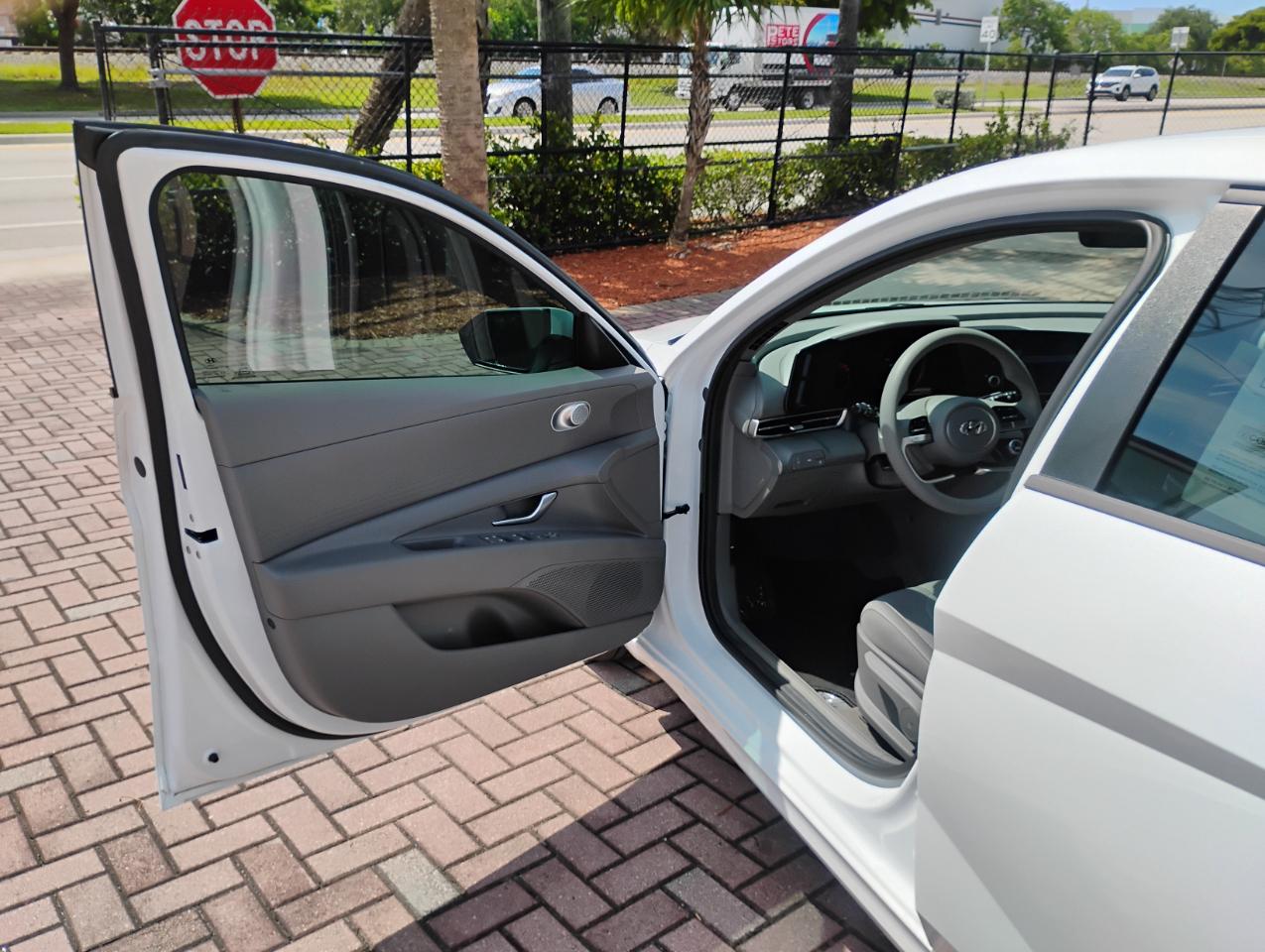 Hyundai Elantra SEL 2023