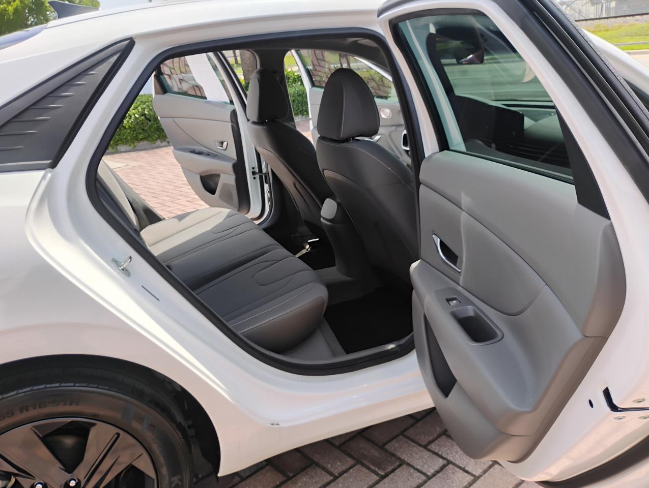 Hyundai Elantra SEL 2023