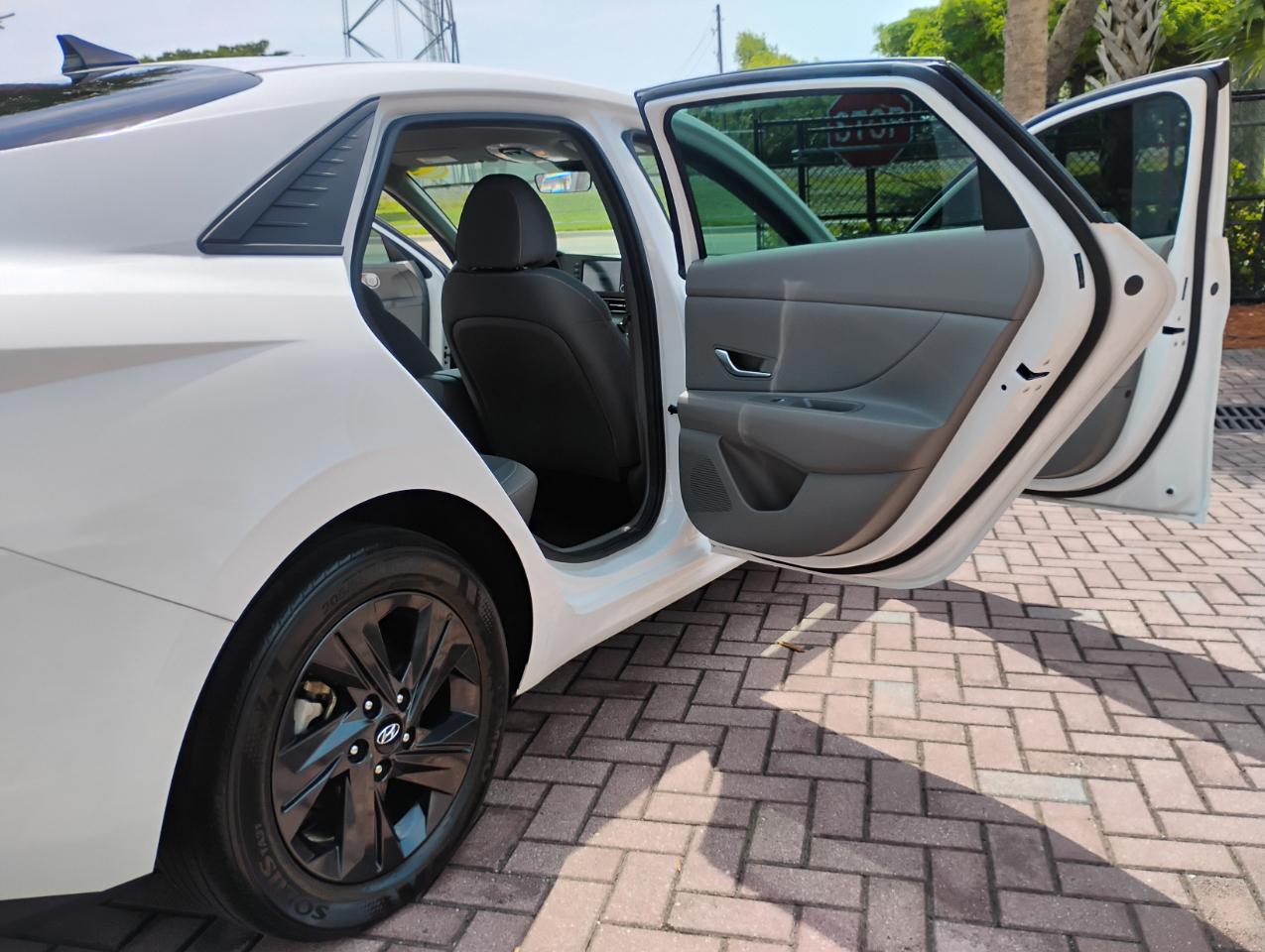 Hyundai Elantra SEL 2023