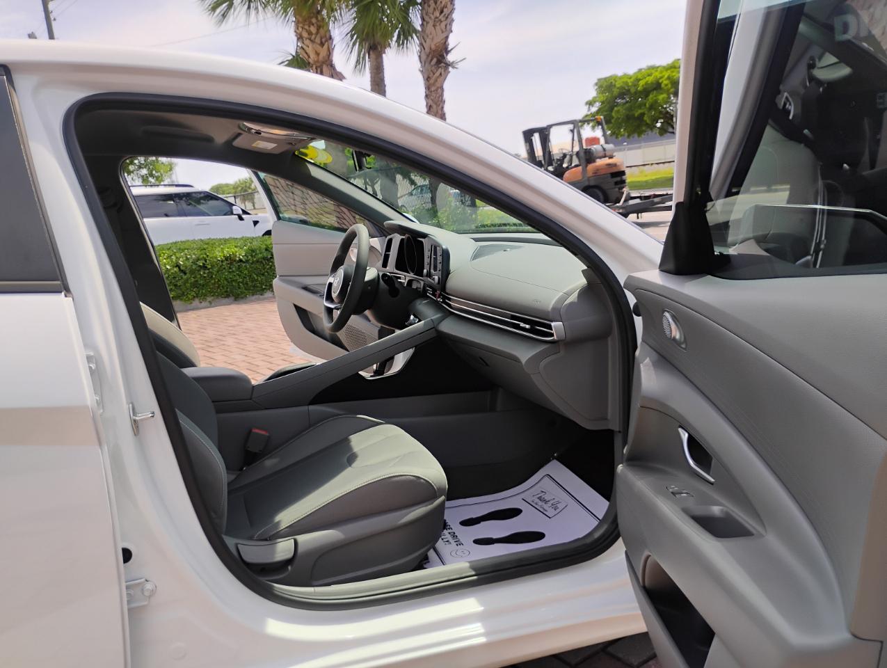 Hyundai Elantra SEL 2023
