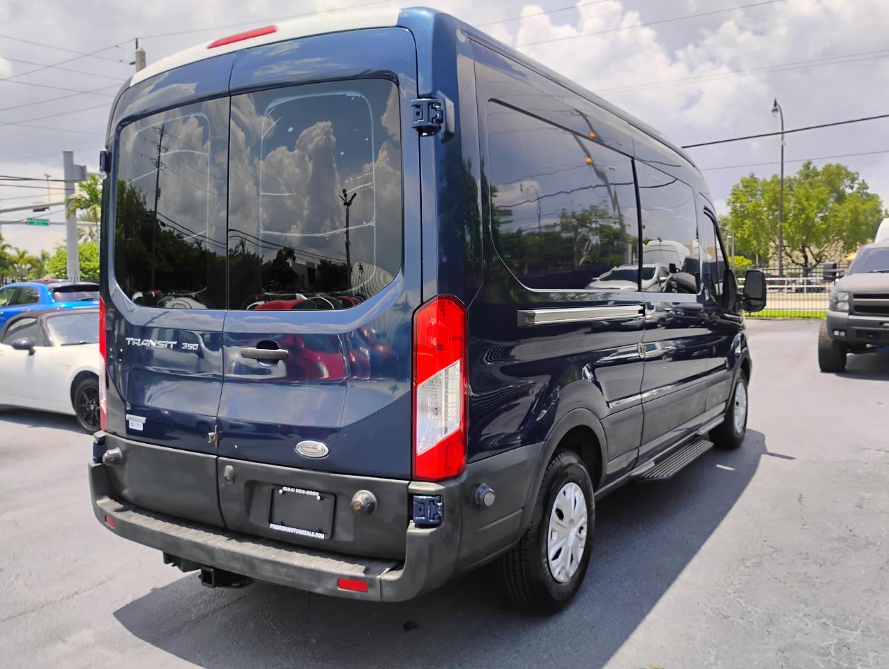 Ford Transit 350 Van Med. Roof w/Sliding Pass. 148-in. WB 2015