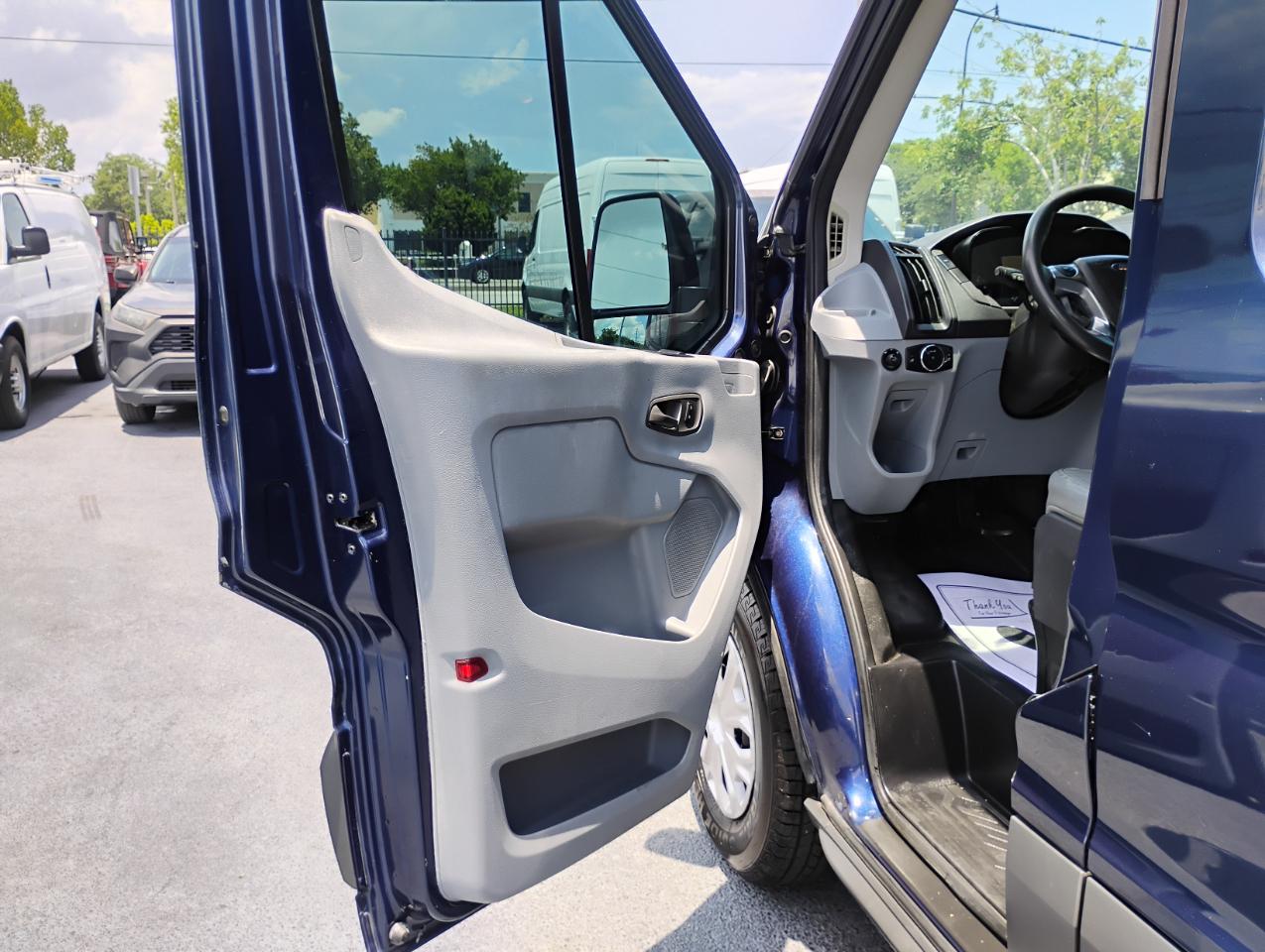 Ford Transit 350 Van Med. Roof w/Sliding Pass. 148-in. WB 2015