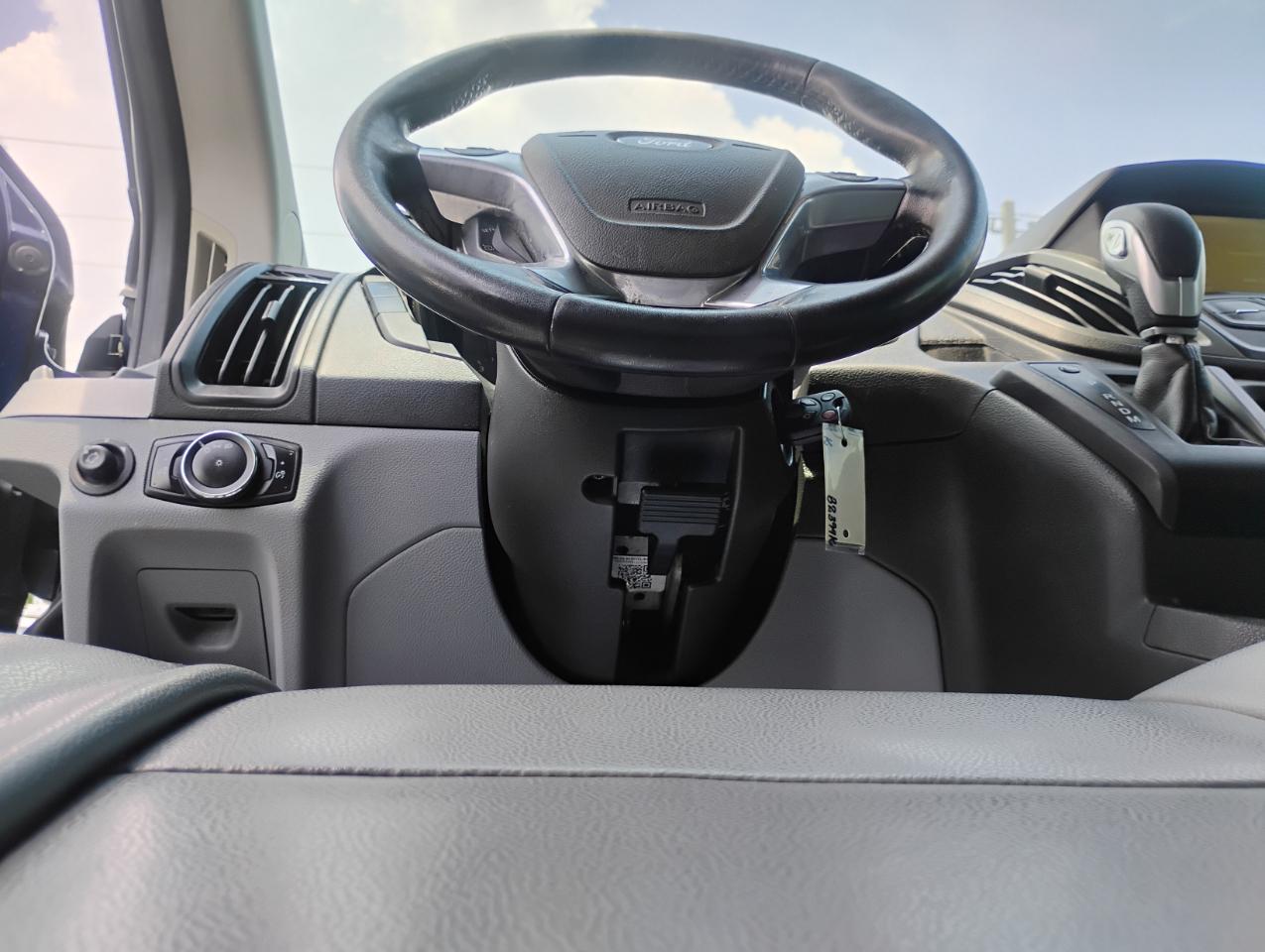 Ford Transit 350 Van Med. Roof w/Sliding Pass. 148-in. WB 2015