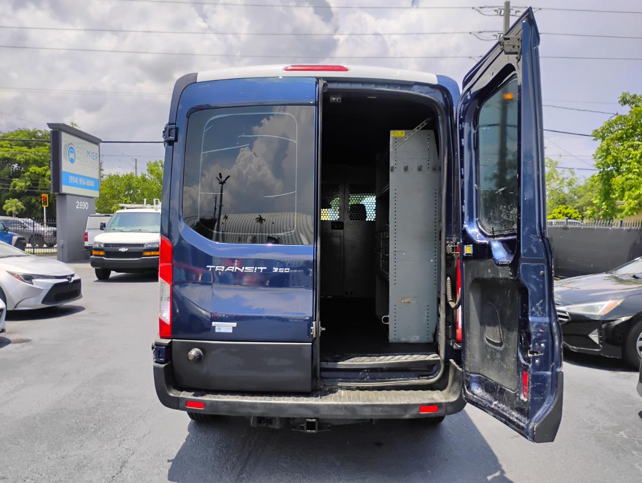 Ford Transit 350 Van Med. Roof w/Sliding Pass. 148-in. WB 2015