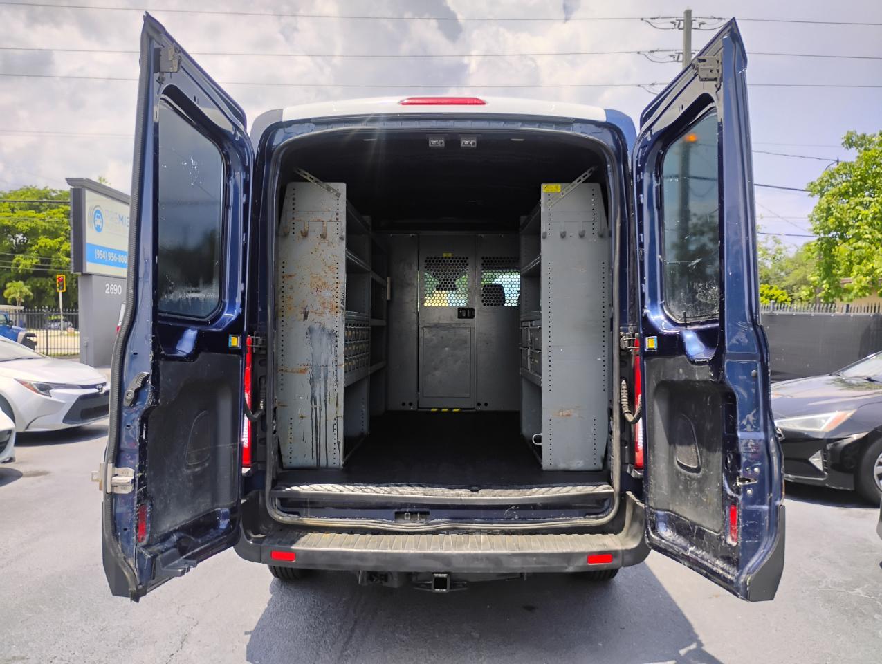 Ford Transit 350 Van Med. Roof w/Sliding Pass. 148-in. WB 2015