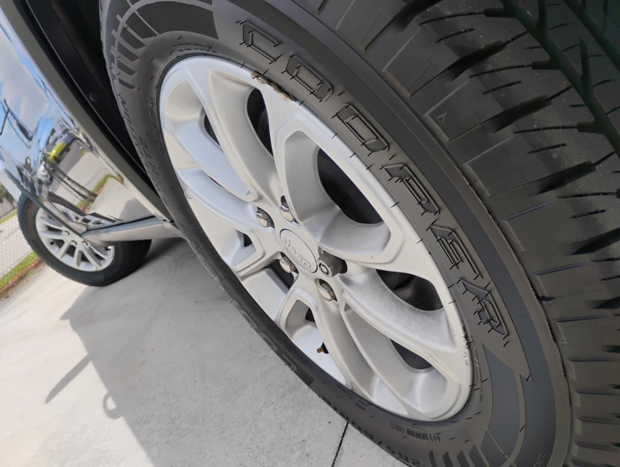 Jeep Grand Cherokee Laredo E 2WD 2021