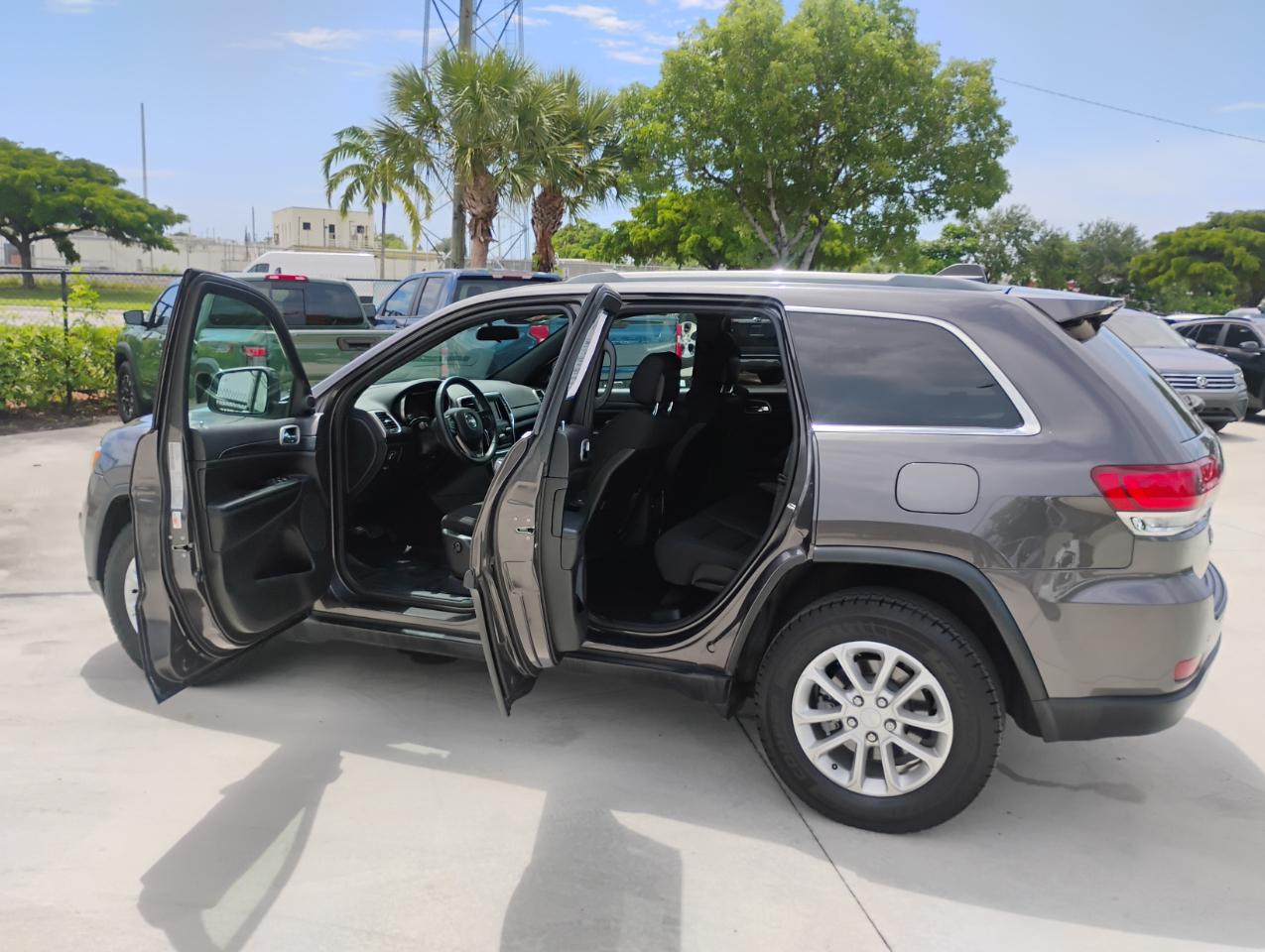 Jeep Grand Cherokee Laredo E 2WD 2021