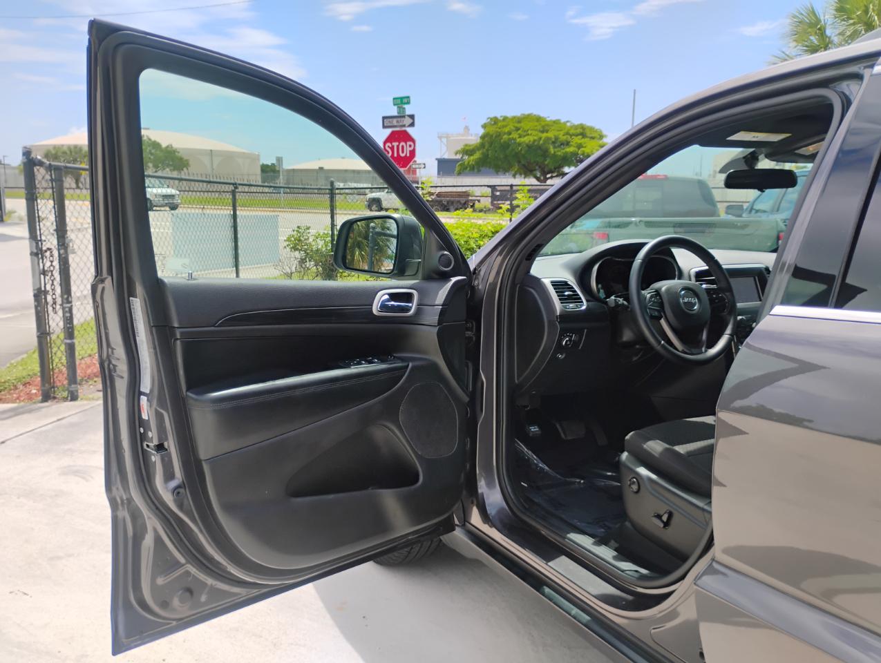 Jeep Grand Cherokee Laredo E 2WD 2021