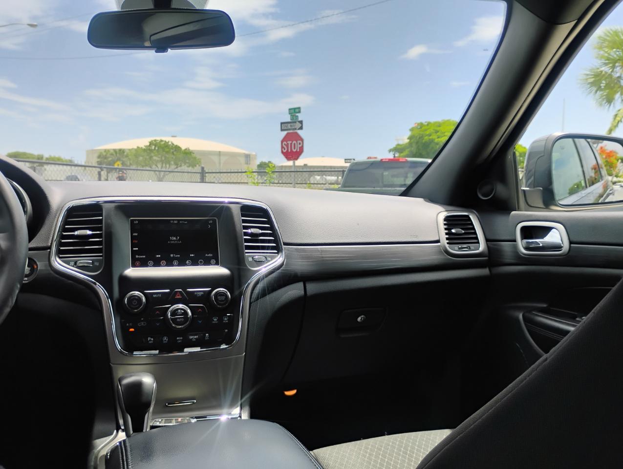 Jeep Grand Cherokee Laredo E 2WD 2021