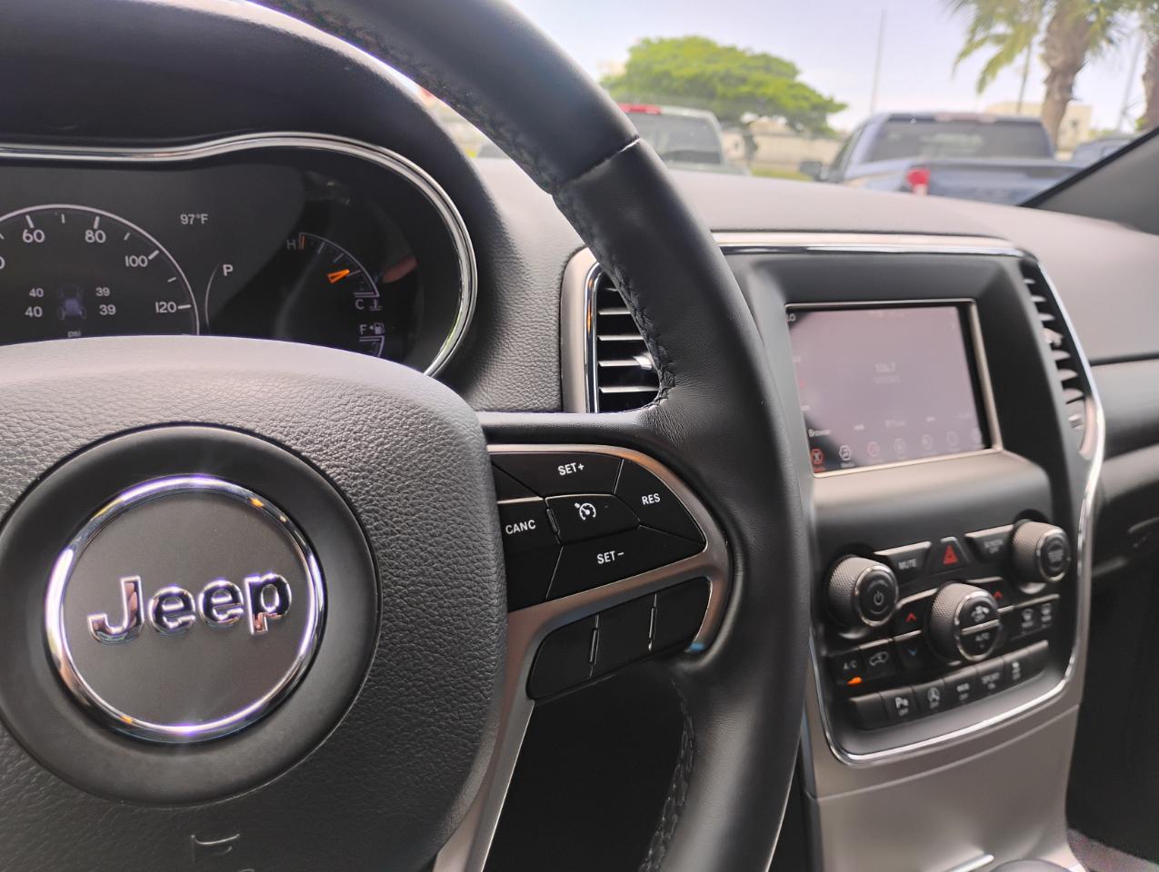 Jeep Grand Cherokee Laredo E 2WD 2021