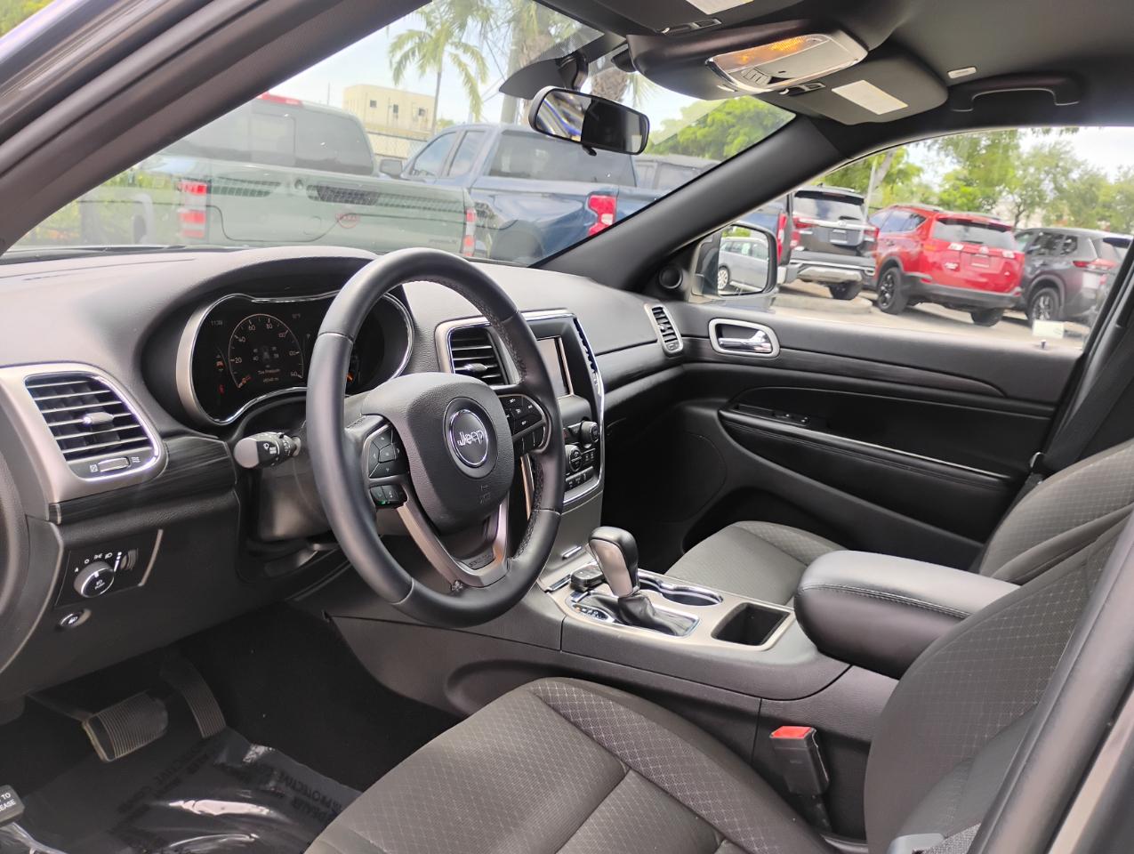 Jeep Grand Cherokee Laredo E 2WD 2021