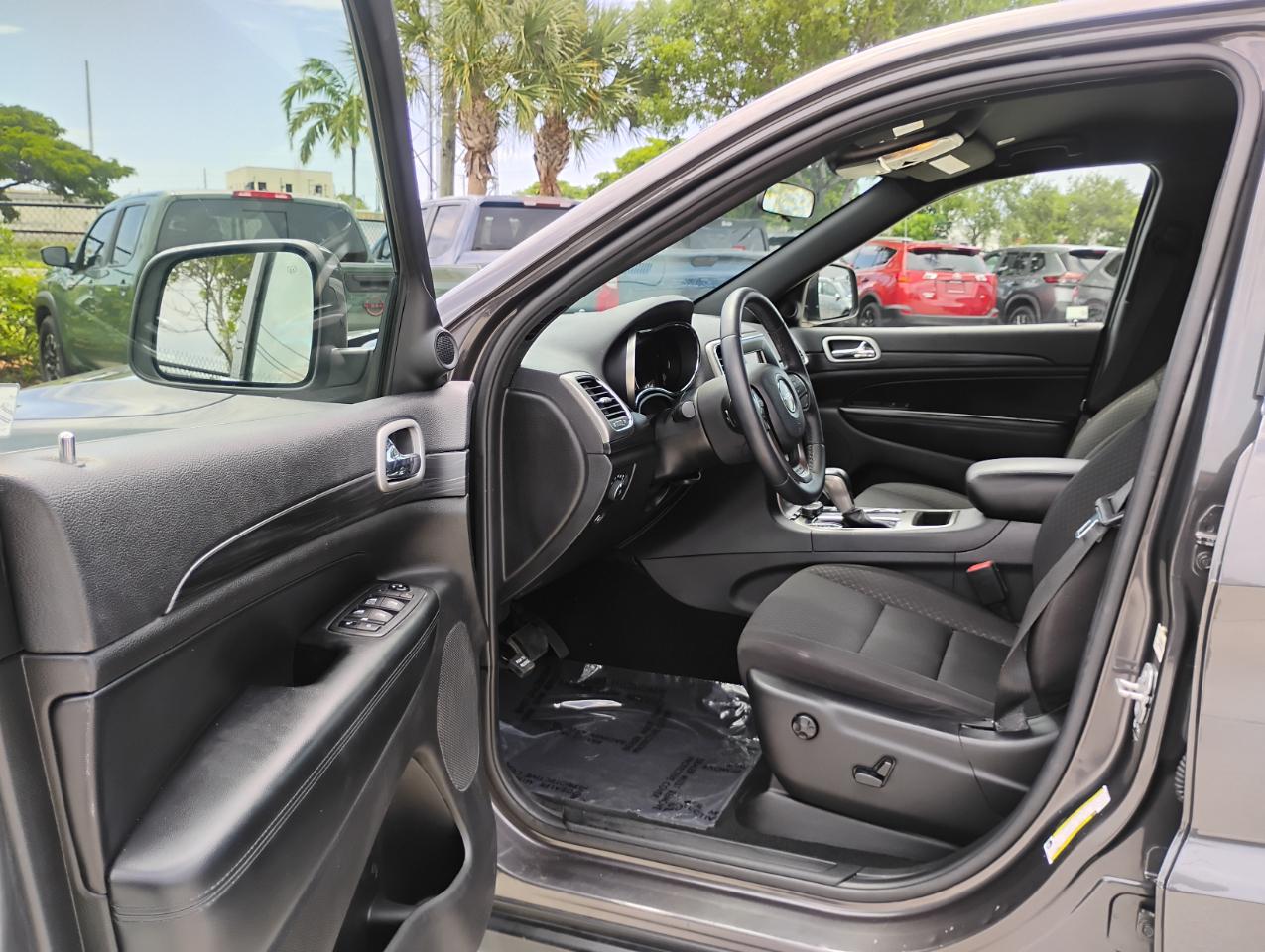 Jeep Grand Cherokee Laredo E 2WD 2021