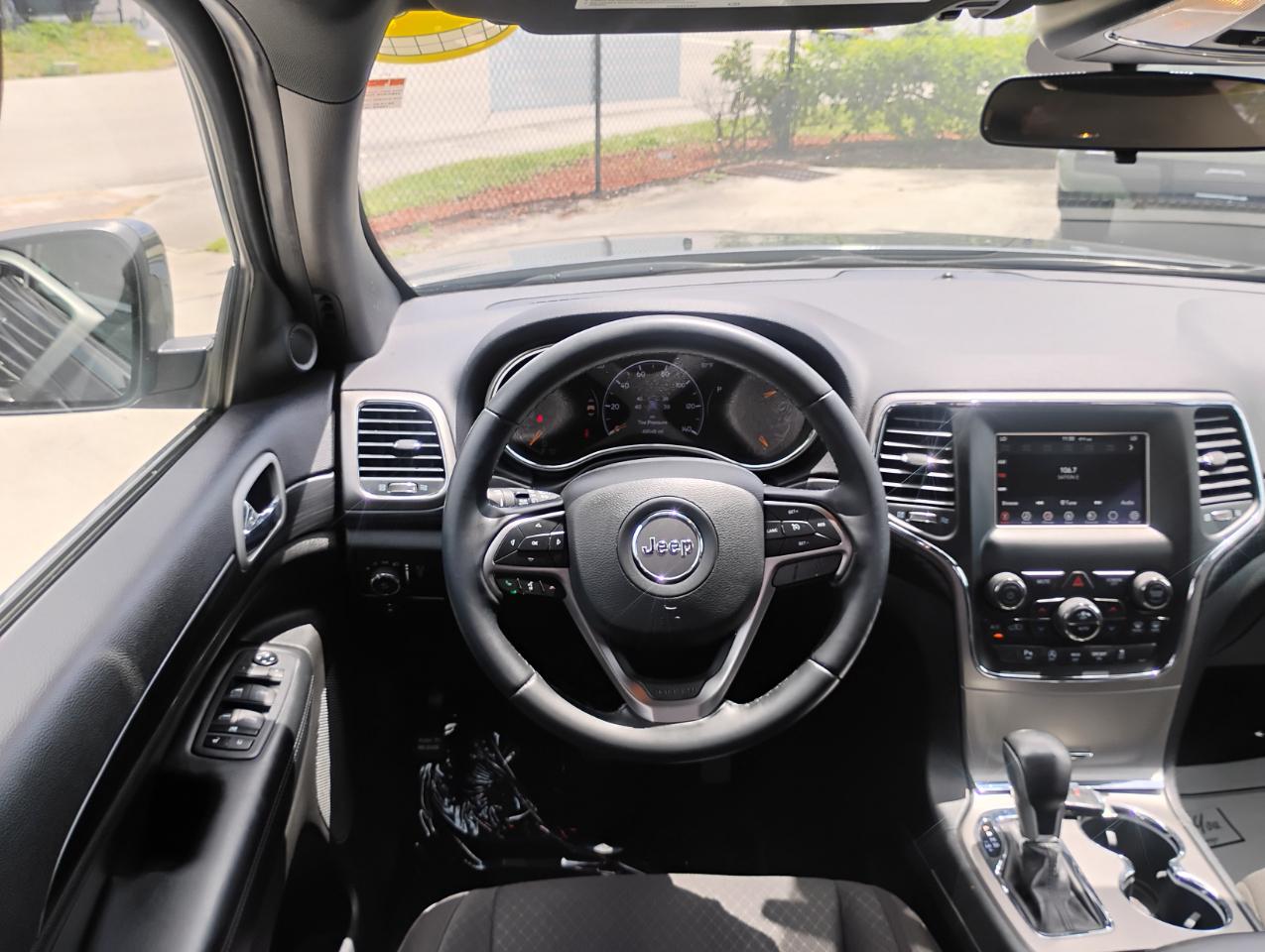 Jeep Grand Cherokee Laredo E 2WD 2021