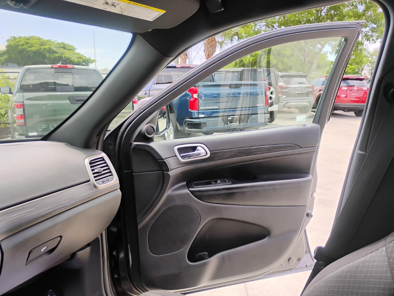 Jeep Grand Cherokee Laredo E 2WD 2021