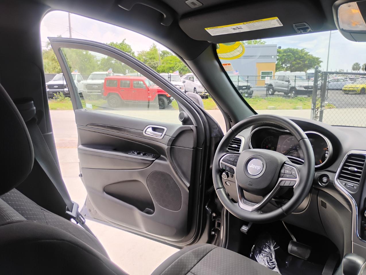 Jeep Grand Cherokee Laredo E 2WD 2021