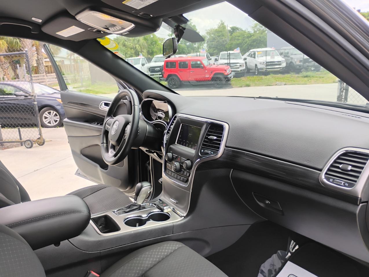 Jeep Grand Cherokee Laredo E 2WD 2021