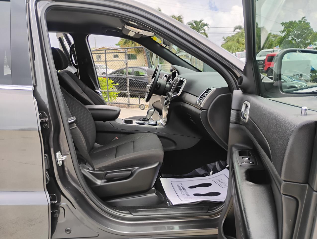 Jeep Grand Cherokee Laredo E 2WD 2021