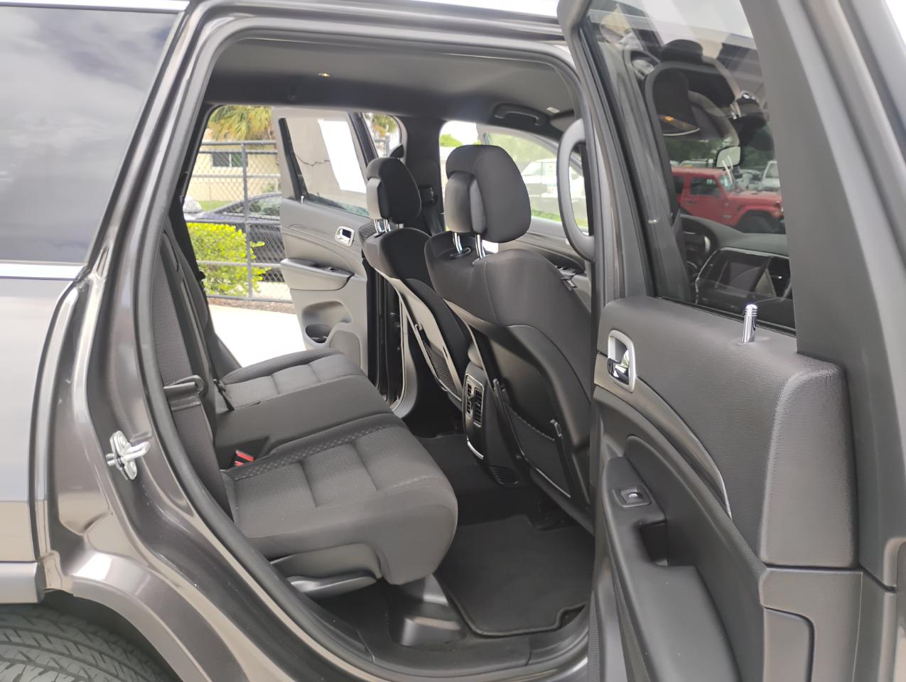 Jeep Grand Cherokee Laredo E 2WD 2021